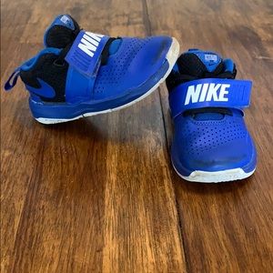 Size 9 toddler NIKES